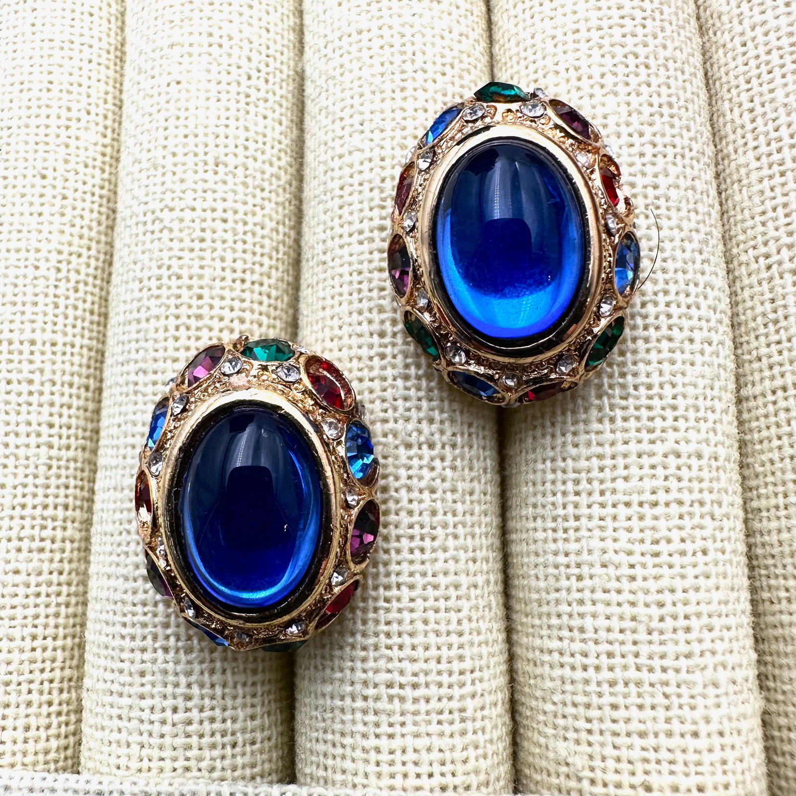 Vintage Unsigned Jewel Tone Glass Rhinestone Gold Tone Clip Earrings 1 Inch: Vintage Unsigned Jewel Tone Glass Rhinestone Gold Tone Clip Earrings 1 Inch
