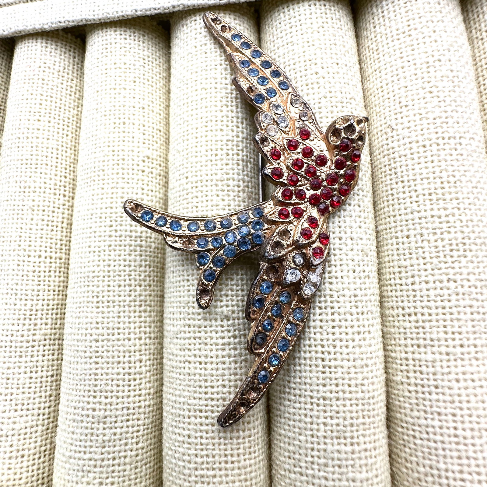 Antique Red White Blue Rhinestone Pot Metal Bird 3 Inch Brooch Pin Some missing small stones,: Antique Red White Blue Rhinestone Pot Metal Bird 3 Inch Brooch Pin Some missing small stones, selling as is