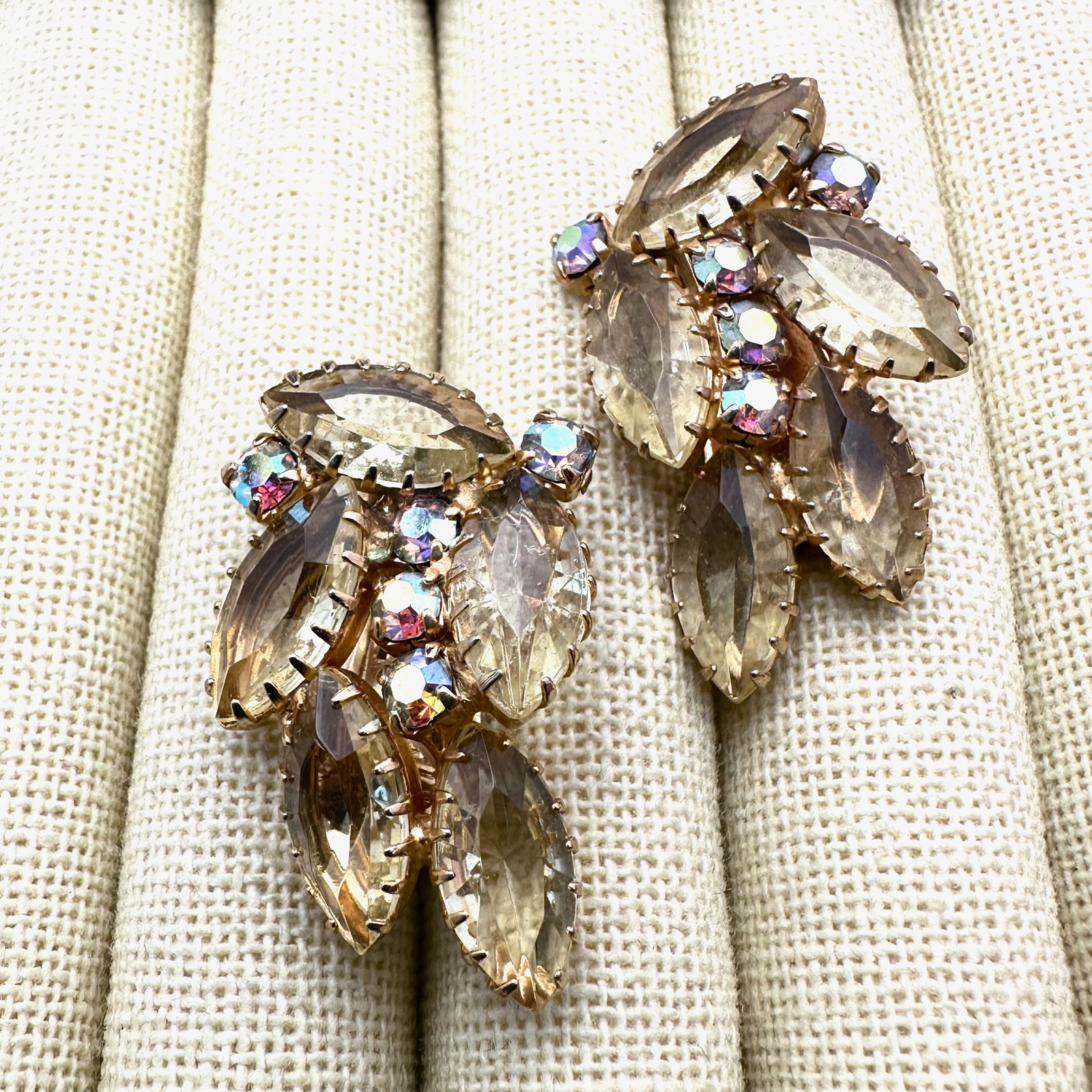 Vintage Juliana? Yellow Glass Rhinestone Gold Tone Clip Earrings 1.5 Inch: Vintage Juliana? Yellow Glass Rhinestone Gold Tone Clip Earrings 1.5 Inch