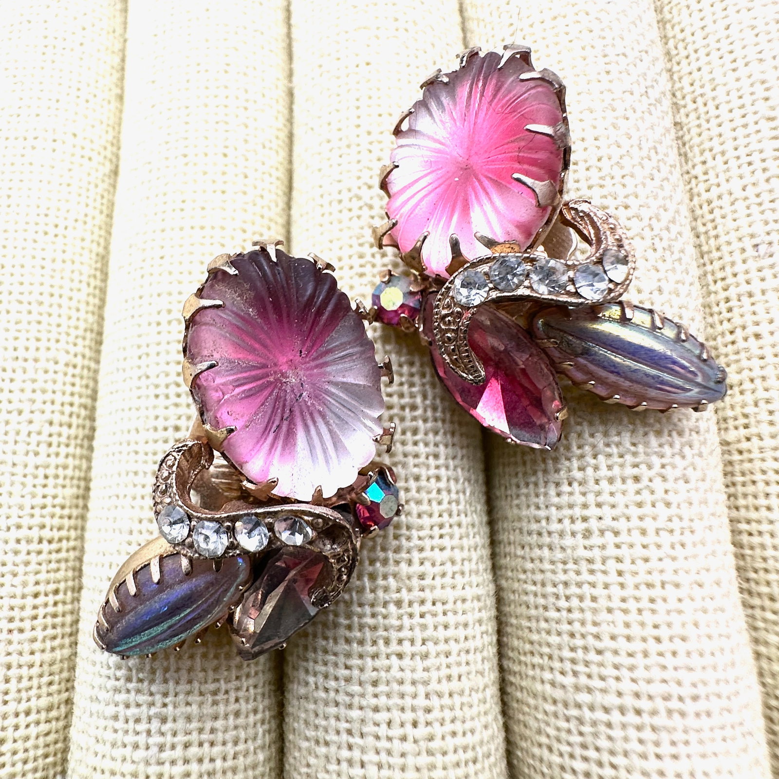 Vintage Juliana? Pink Glass Rhinestone Gold Tone Clip Earrings (1 of 2)
