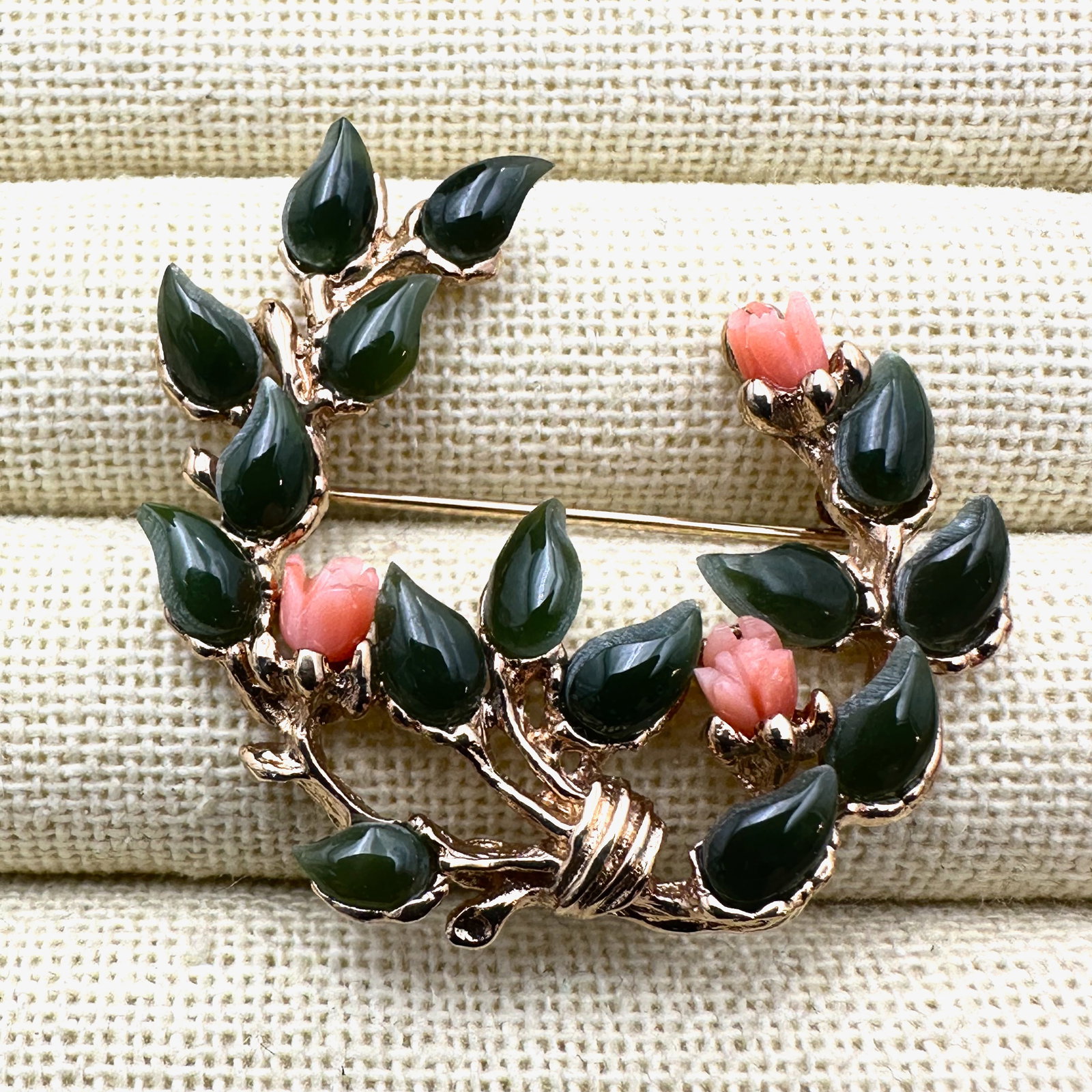 Vintage Angel Skin Coral and Jade Gold Tone Brooch Pin (1 of 2)
