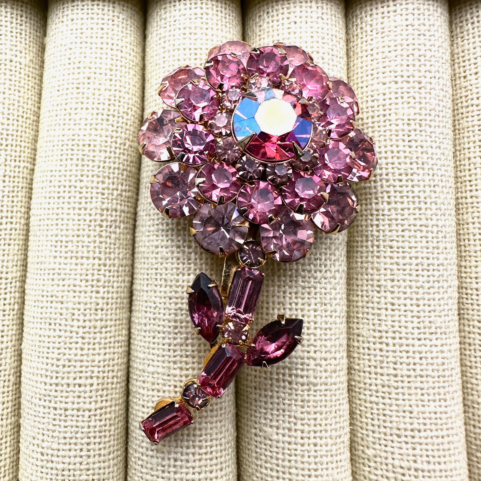 Vintage Judy Lee Pink Rhinestone Gold Tone Flower Brooch Pin 2.5 Inch: Vintage Judy Lee Pink Rhinestone Gold Tone Flower Brooch Pin 2.5 Inch