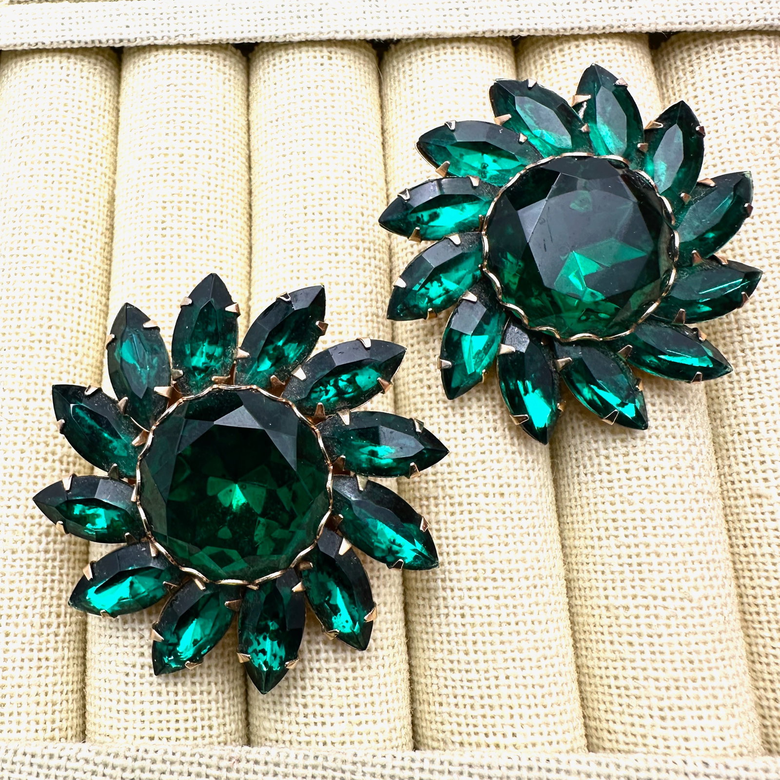 Vintage Large Green Glass Rhinestone Gold Tone Clip Earrings 2 Inch: Vintage Large Green Glass Rhinestone Gold Tone Clip Earrings 2 Inch
