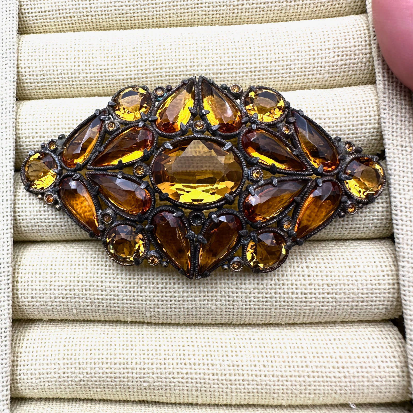 Vintage Early Unsigned Hobe' Amber Colored Glass Rhinestone Gold Tone Brooch Pin 3.25 Inch Across: Vintage Early Unsigned Hobe' Amber Colored Glass Rhinestone Gold Tone Brooch Pin 3.25 Inch Across
