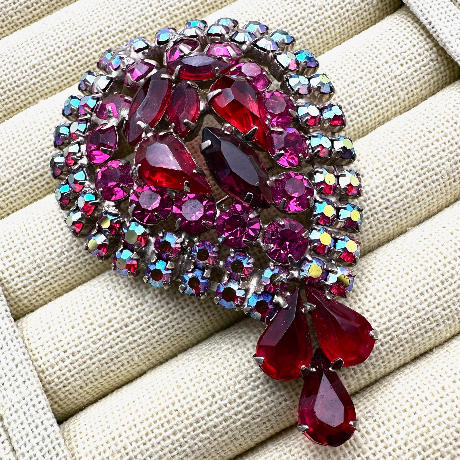 Vintage Juliana? Red Pink Aurora Borealis Glass Rhinestone Gold Tone Brooch Pin 3 Inch: Vintage Juliana? Red Pink Aurora Borealis Glass Rhinestone Gold Tone Brooch Pin 3 Inch