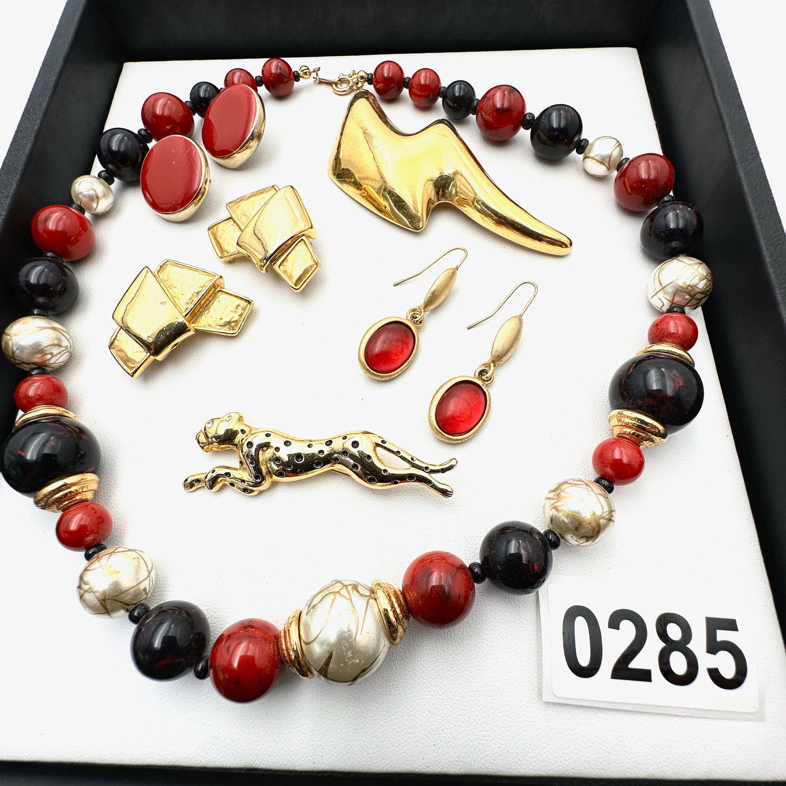 Vintage and Modern Jewelry Collection Group Gold Tone Necklace Brooches Earrings (1 of 2)