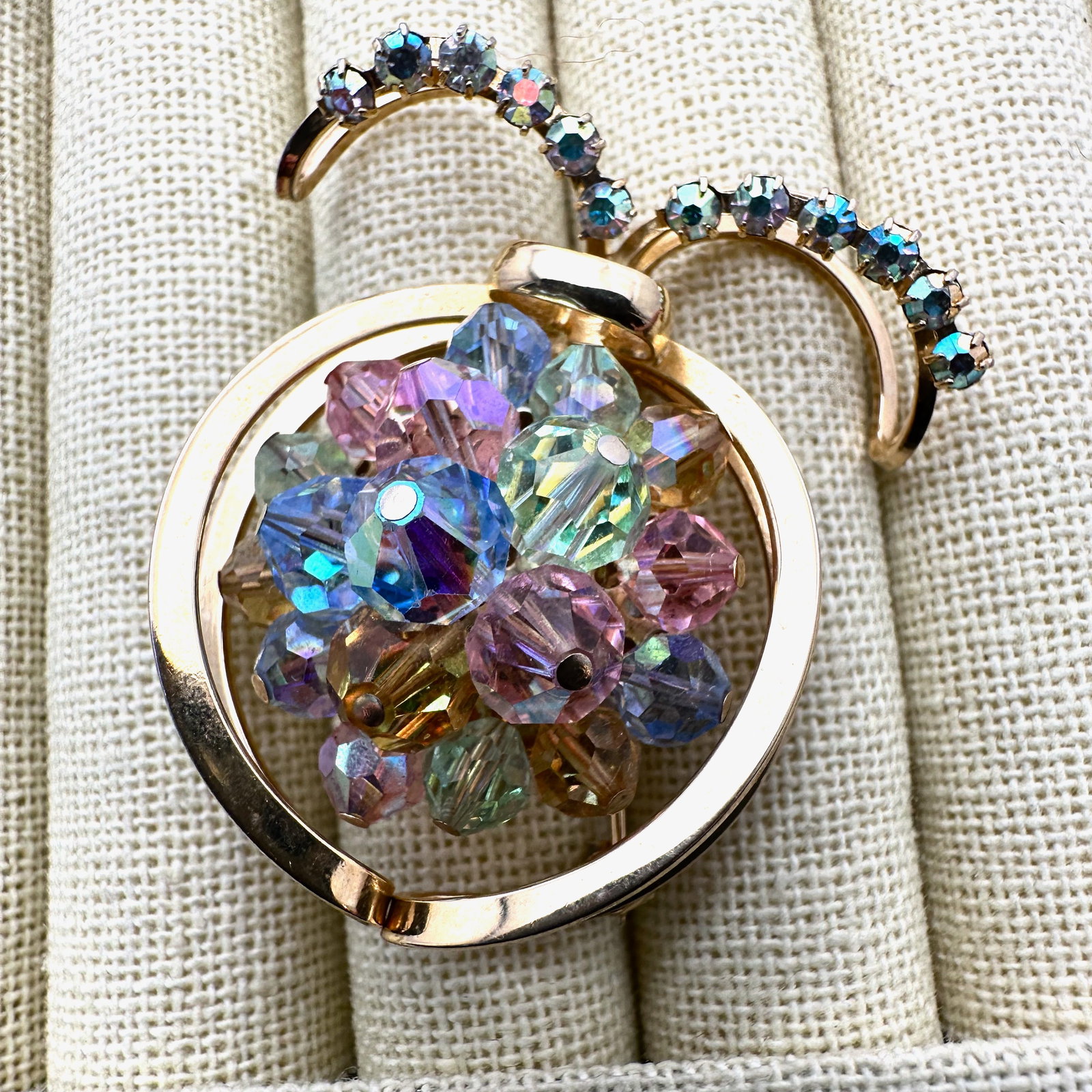 Vintage Pastel Multicolor Aurora Borealis Crystal Bead And Rhinestone Gold Tone Brooch Pin 2.25 Inch: Vintage Pastel Multicolor Aurora Borealis Crystal Bead And Rhinestone Gold Tone Brooch Pin 2.25 Inch