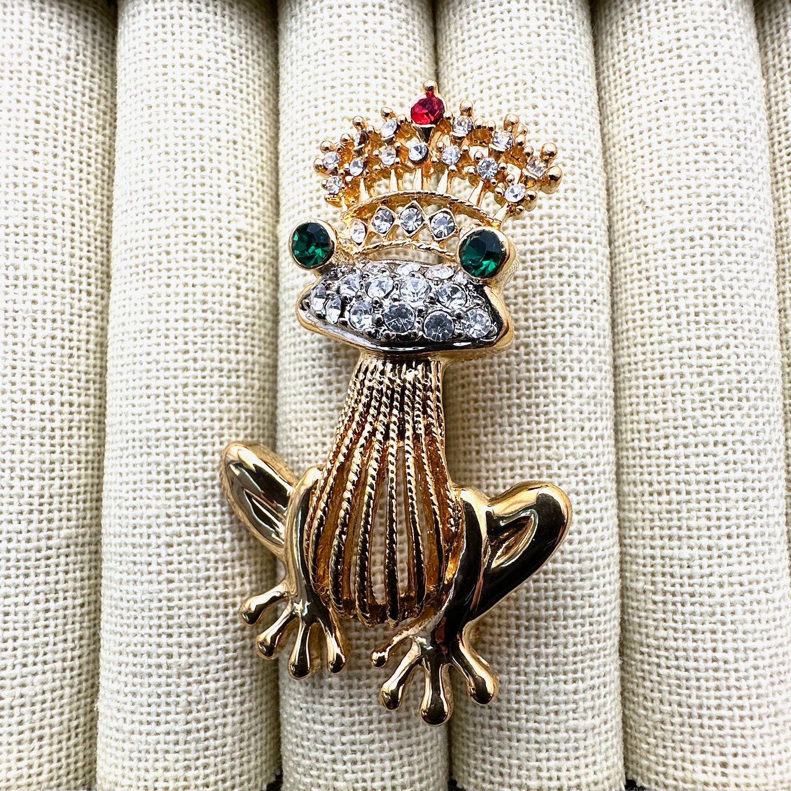 Vintage Rhinestone Gold Tone Frog Prince Brooch Pin 2 Inch: Vintage Rhinestone Gold Tone Frog Prince Brooch Pin 2 Inch
