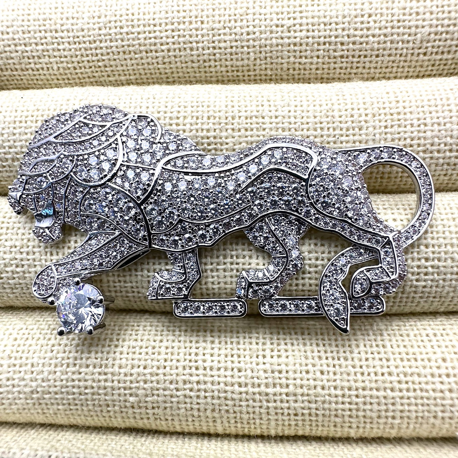 Clear Crystal Rhodium Plated Lion Brooch Pin 2.25 Inch (1 of 2)