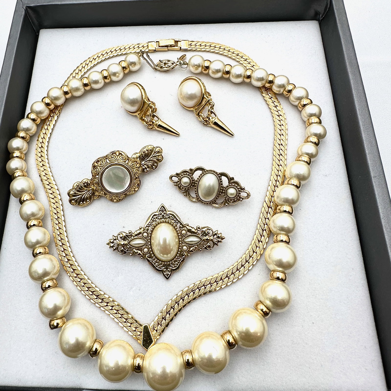 Vintage and Modern Jewelry Collection Group 1928 Brand Faux Pearl Gold Tone Brooches Clip Earrings (1 of 2)