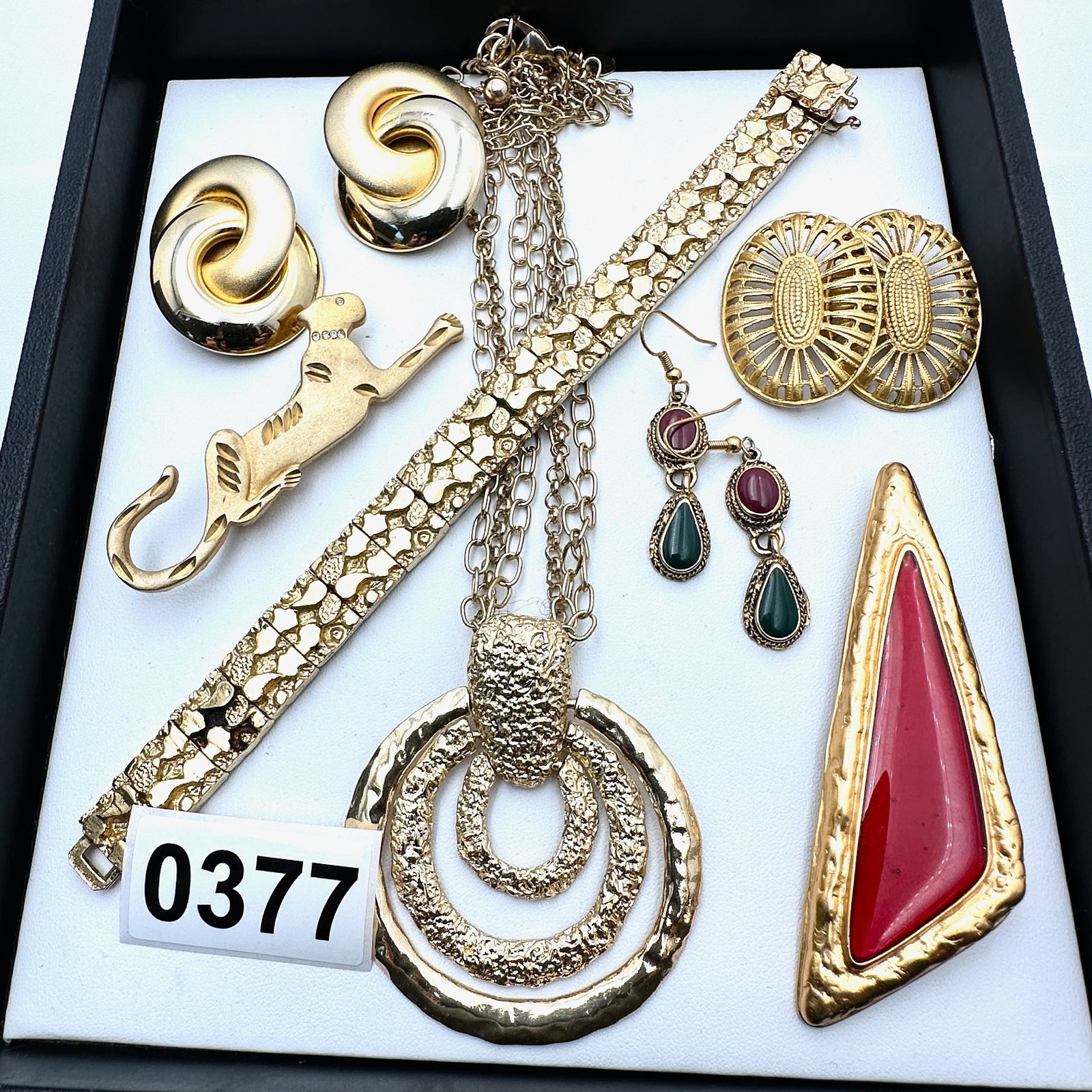 Vintage and Modern Jewelry Collection Group Gold tone Necklace Bracelet Brooches and Earrings (1 of 2)