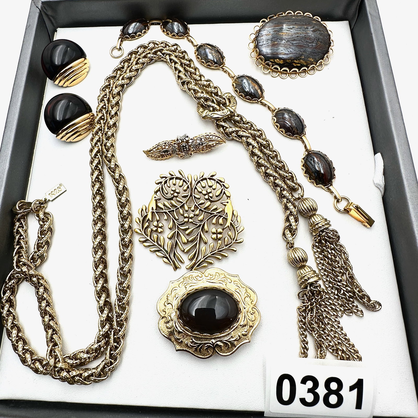 Vintage and Modern Jewelry Collection Group Amber Colored and Gold Tone Necklace Bracelt Brooches: Vintage and Modern Jewelry Collection Group Amber Colored and Gold Tone Necklace Bracelt Brooches and Earrings