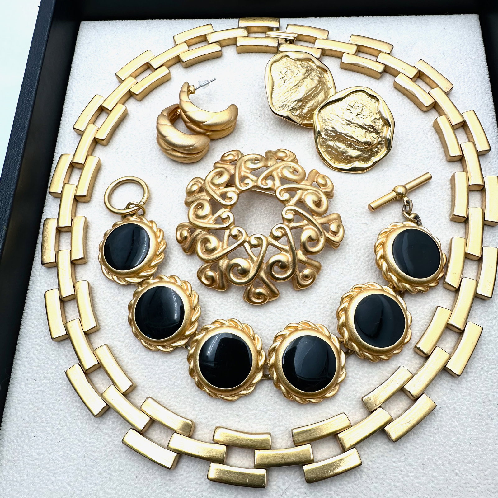 Vintage and Modern Jewelry Collection Group Anne Klein Bracelet Matte Gold Tone Necklace Brooch: Vintage and Modern Jewelry Collection Group Anne Klein Bracelet Matte Gold Tone Necklace Brooch Earrings