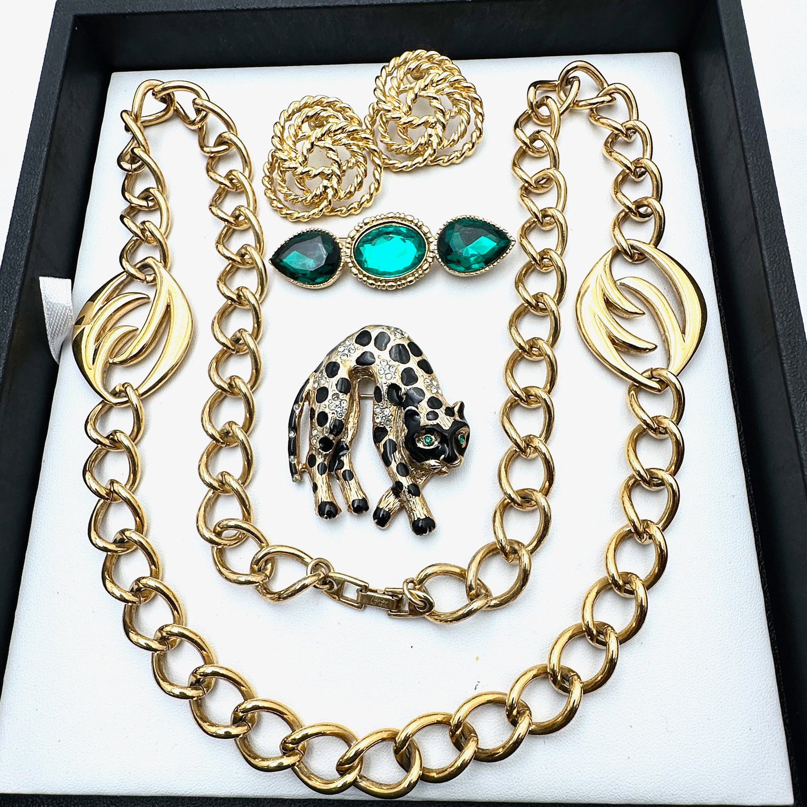 Vintage and Modern Jewelry Collection Group Leopard Brooch Green Crystal Brooch Napier Gold Tone (1 of 2)