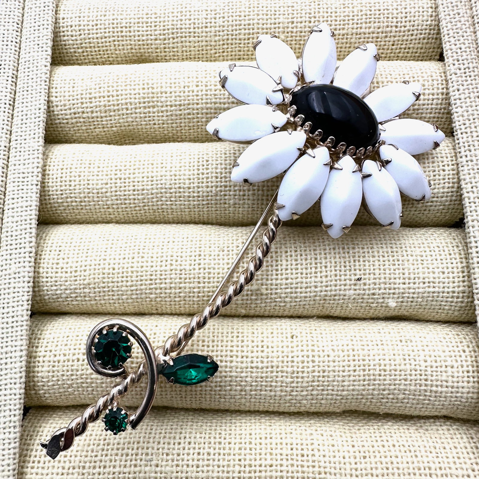 Vintage Unsigned Schreiner White Glass Rhinestone Large Gold Tone Flower Brooch Pin 4 Inch Length: Vintage Unsigned Schreiner White Glass Rhinestone Large Gold Tone Flower Brooch Pin 4 Inch Length