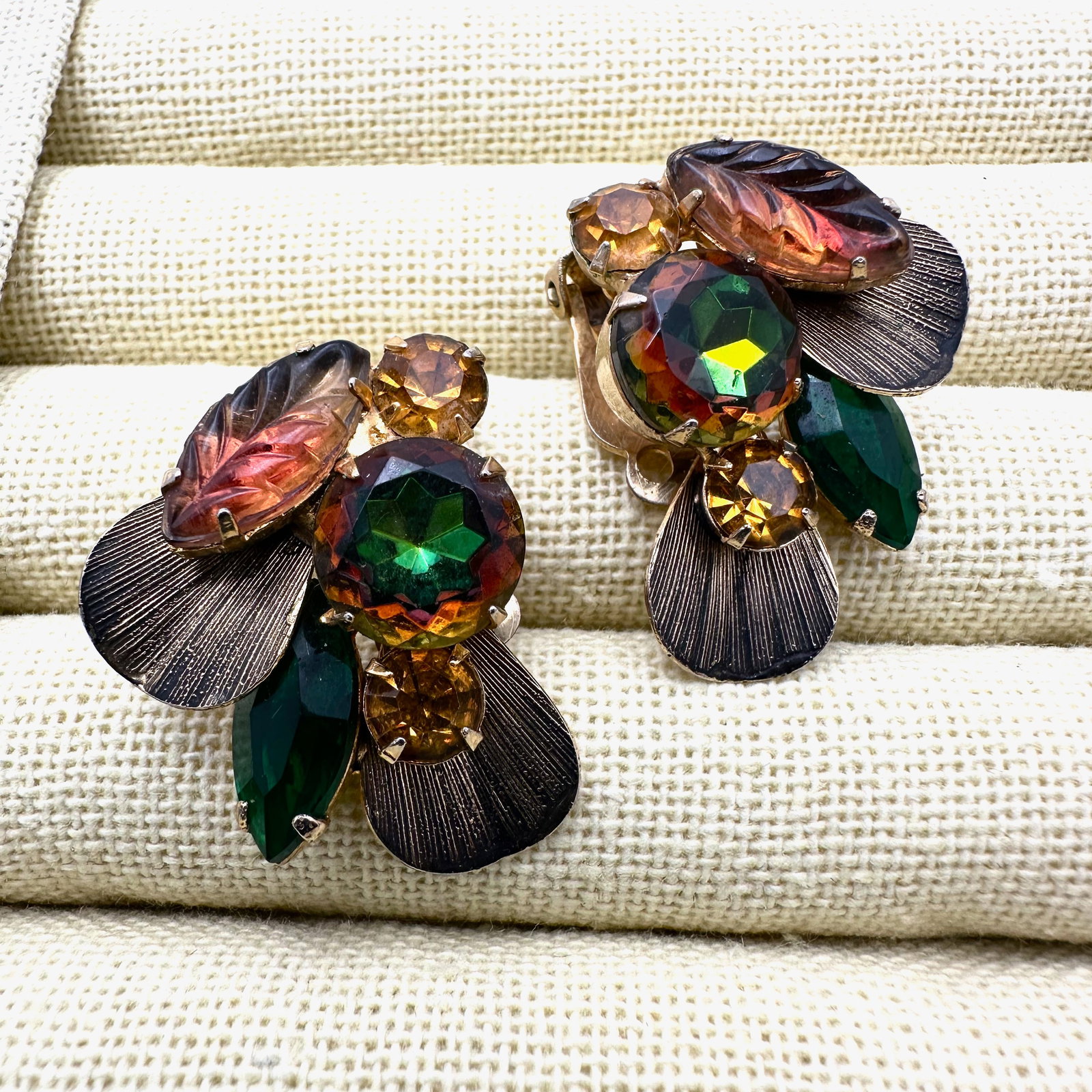 Vintage Juliana Multicolor Glass Rhinestone Gold Tone Clip Earrings: Vintage Juliana Multicolor Glass Rhinestone Gold Tone Clip Earrings