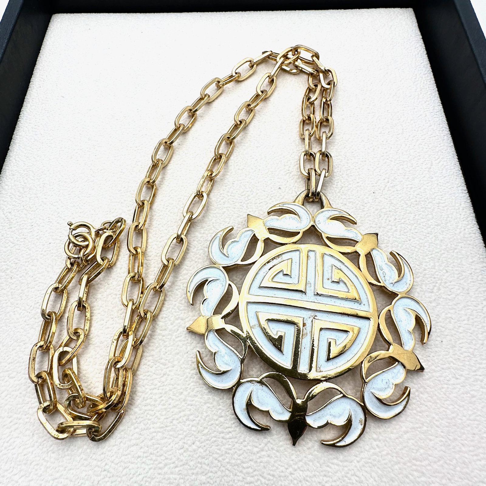 Vintage Asian Design Large White Enamel Gold Tone Pendant Necklace 24 Inch Chain (1 of 2)