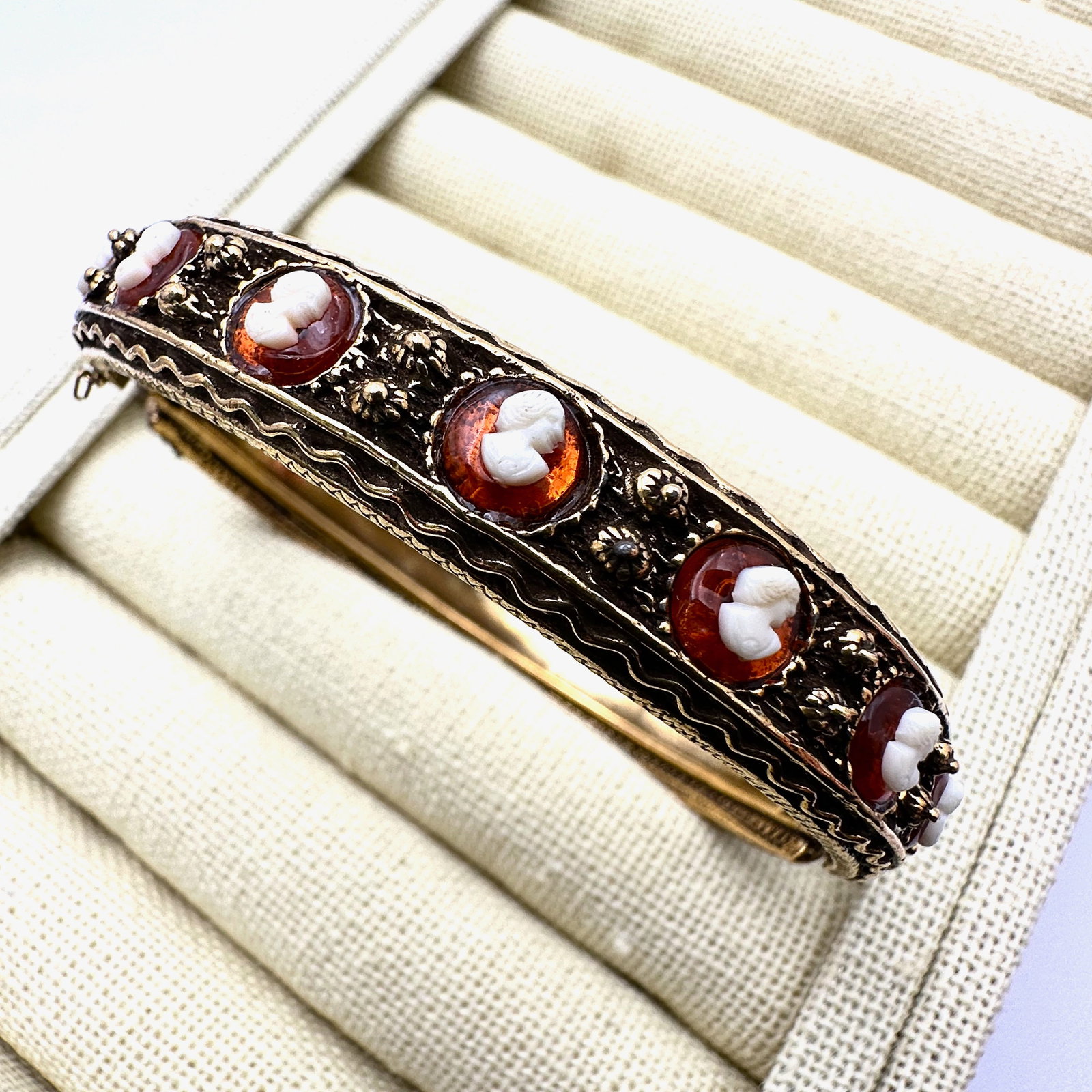 Vintage Cameo Gold Tone Hinged Bangle Bracelet 7 Inch (1 of 2)