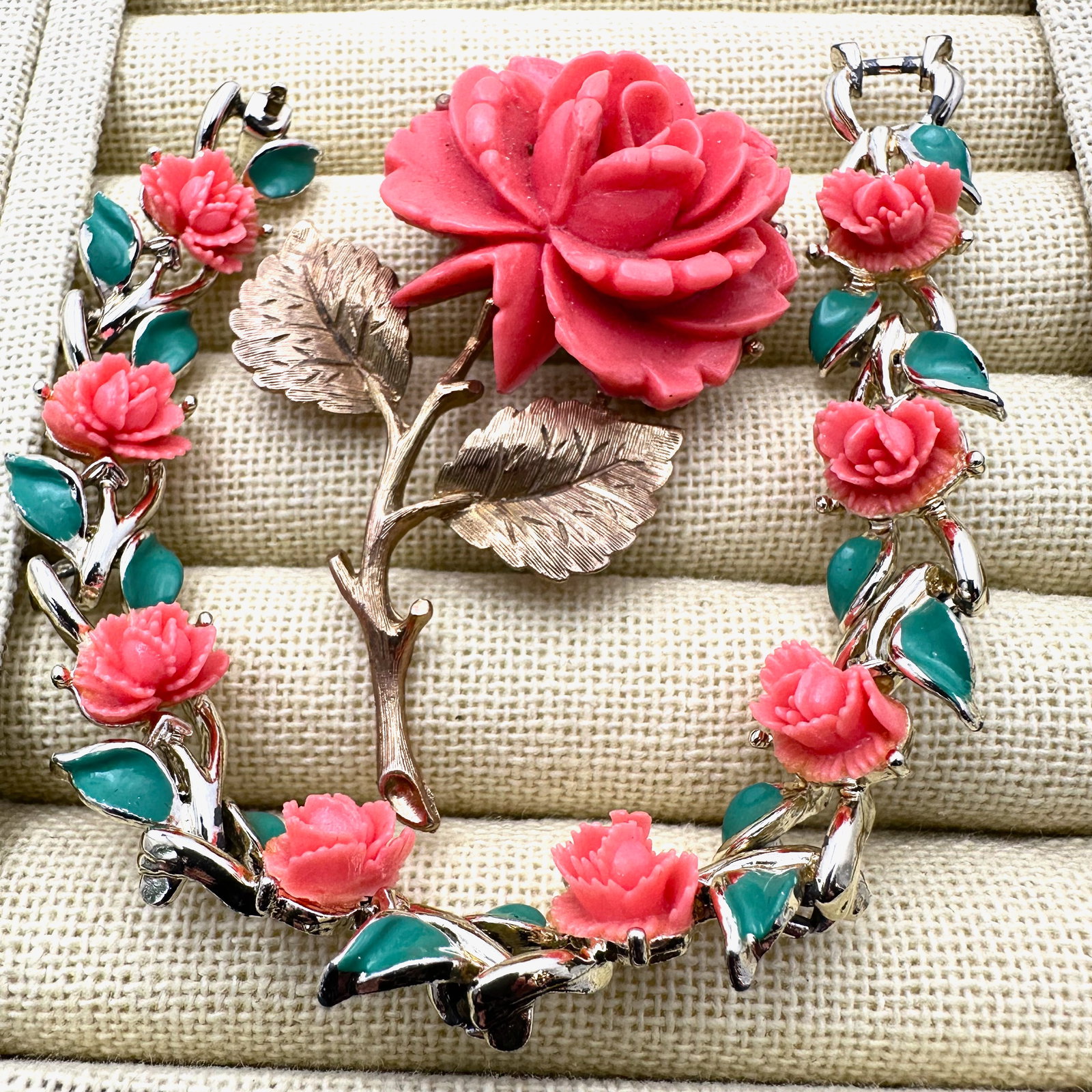 Vintage Lucite Rose Gold Tone Brooch Pin and 7 Inch Bracelet: Vintage Lucite Rose Gold Tone Brooch Pin and 7 Inch Bracelet
