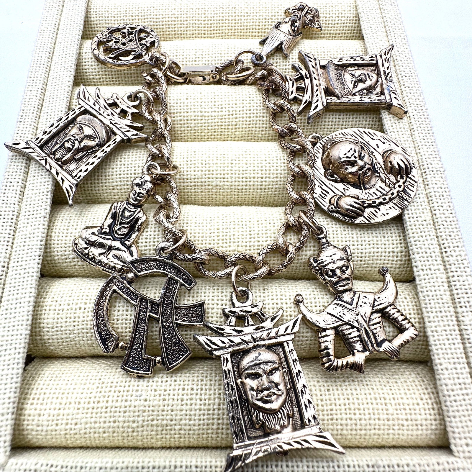 Vintage Asian Gold Tone Charm Bracelet 7 Inch (1 of 2)