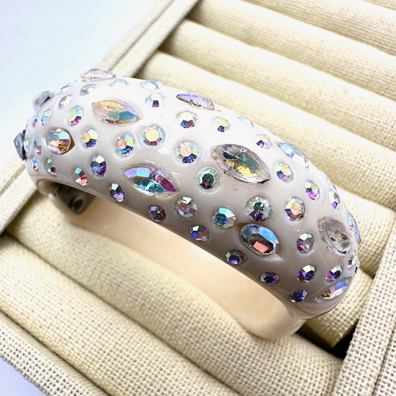 Vintage Unsigned Weiss? Aurora Borealis Rhinestone Hinged Bangle Bracelet 6 Inch (1 of 2)