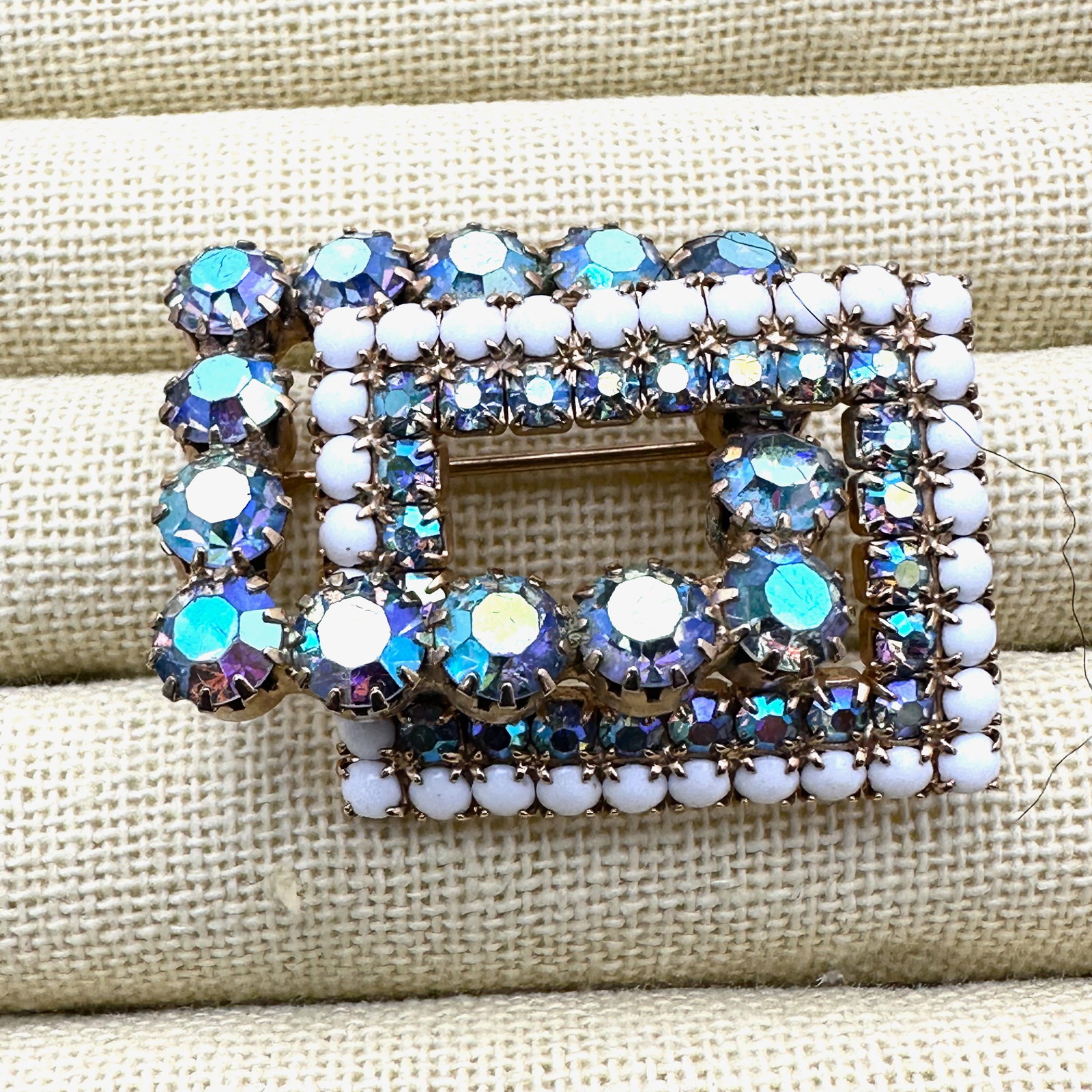 Vintage White Milk Glass And Aurora Borealis Glass Rhinestone Gold Tone Brooch Pin 1.75 Inch: Vintage White Milk Glass And Aurora Borealis Glass Rhinestone Gold Tone Brooch Pin 1.75 Inch