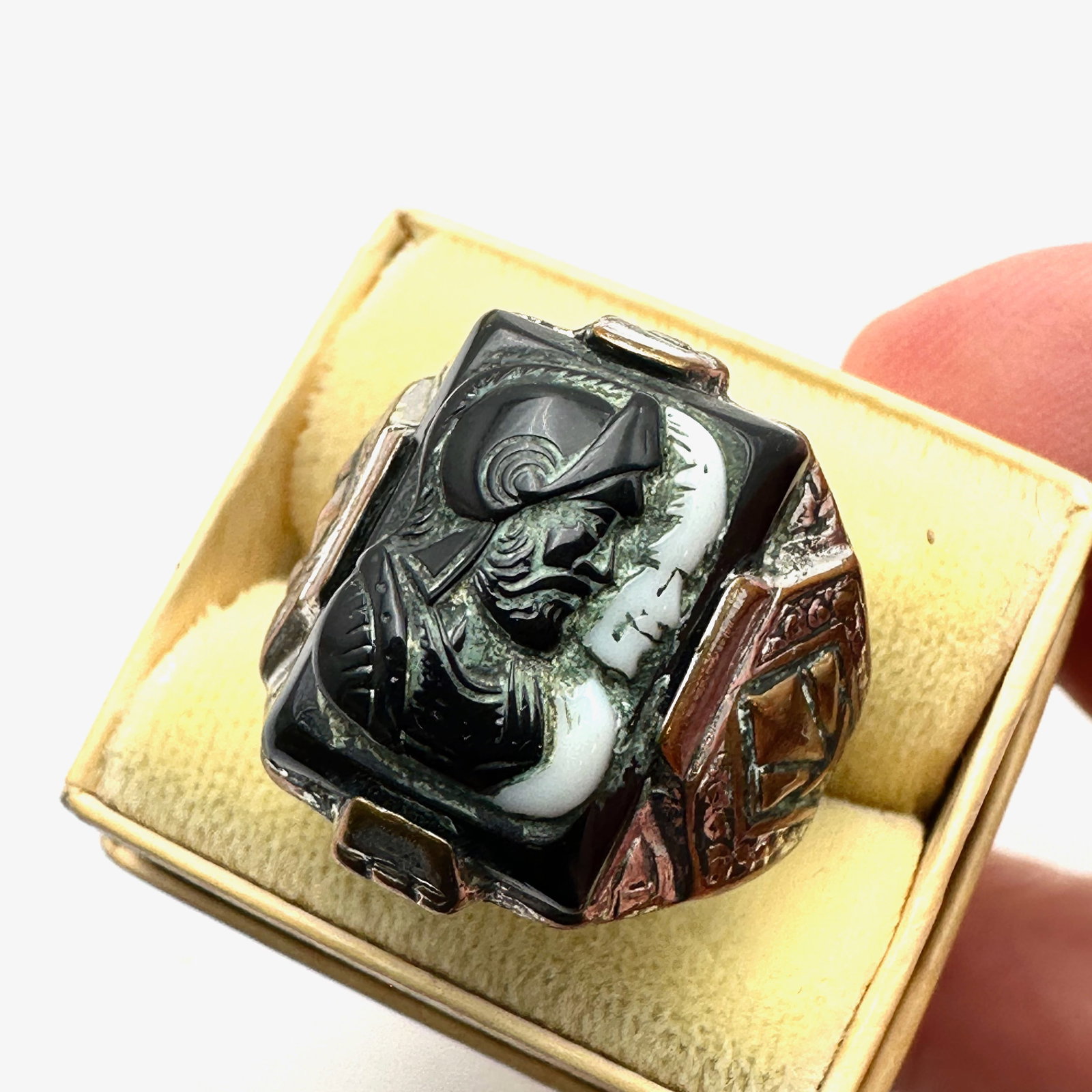 Vintage Intaglio Glass Mixed Metal Ring Size 8.5 (1 of 2)