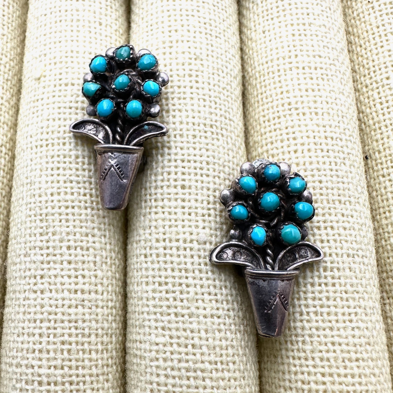Vintage Native American Turquoise Sterling Silver Flower Pot Clip Earrings 1 Inch Length (1 of 2)