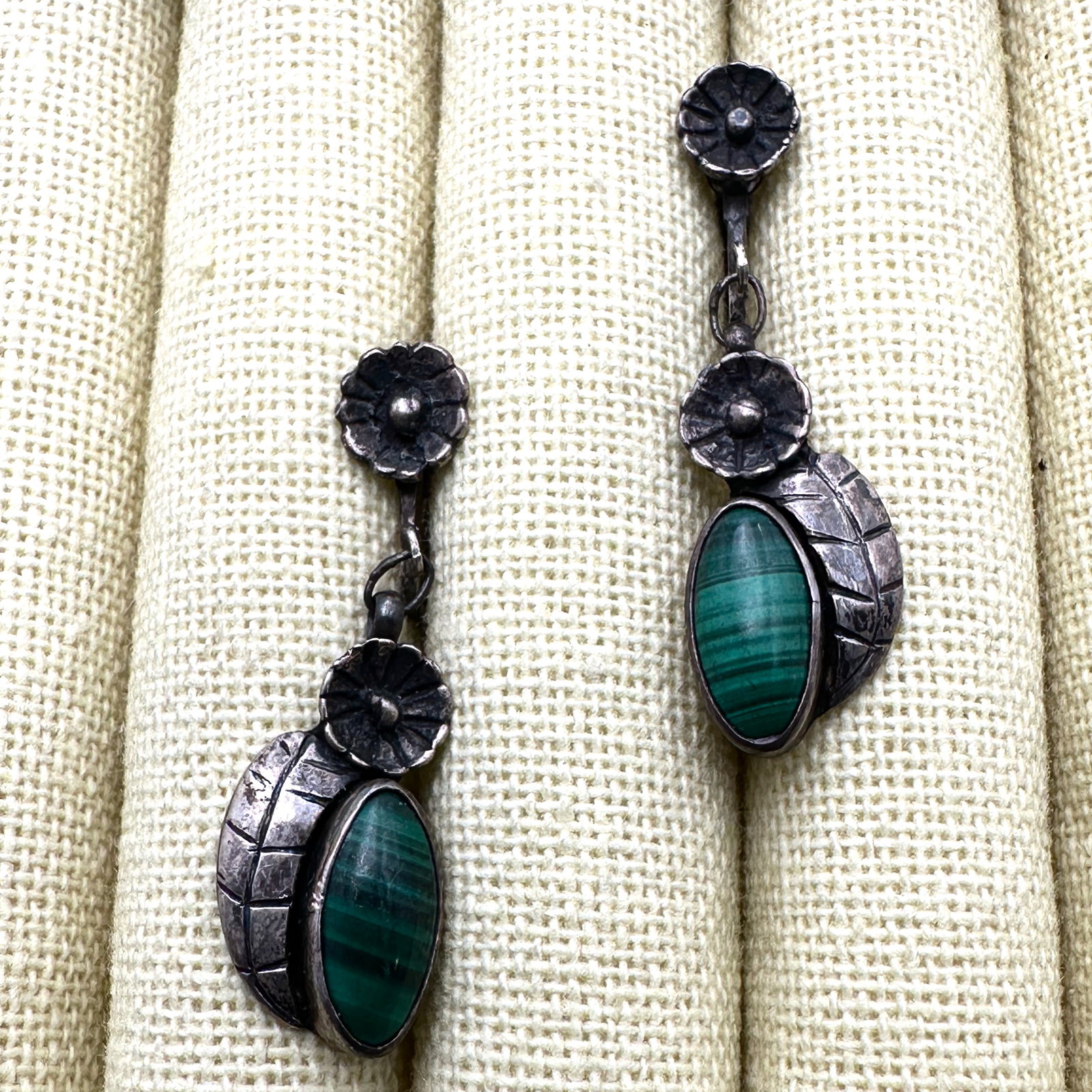 Vintage Native American Malachite Sterling Silver Screw Back Earrings 1.5 Inch (1 of 2)
