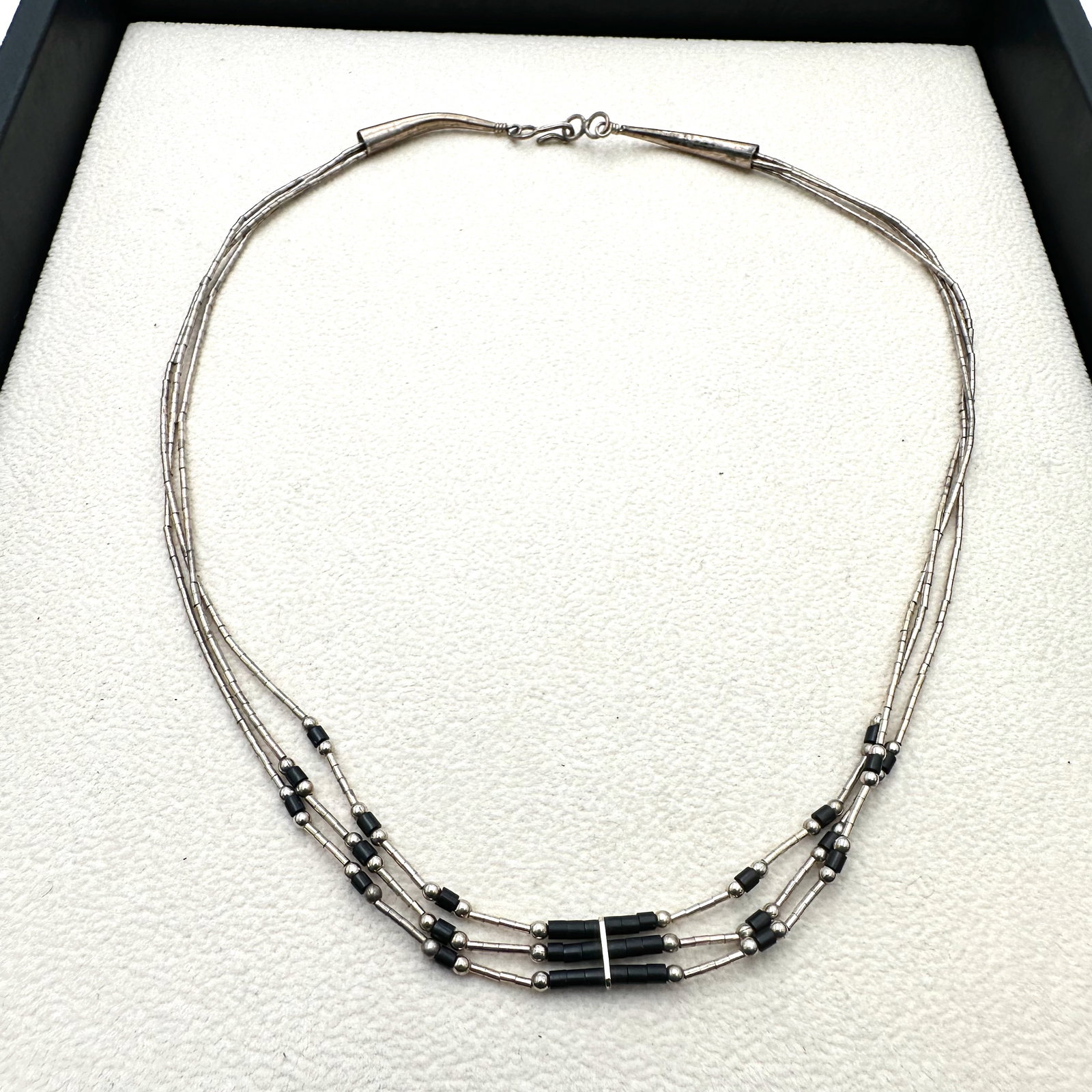 Vintage American Western Black Onyx Sterling Silver Liquid Silver Necklace 16 Inch (1 of 2)