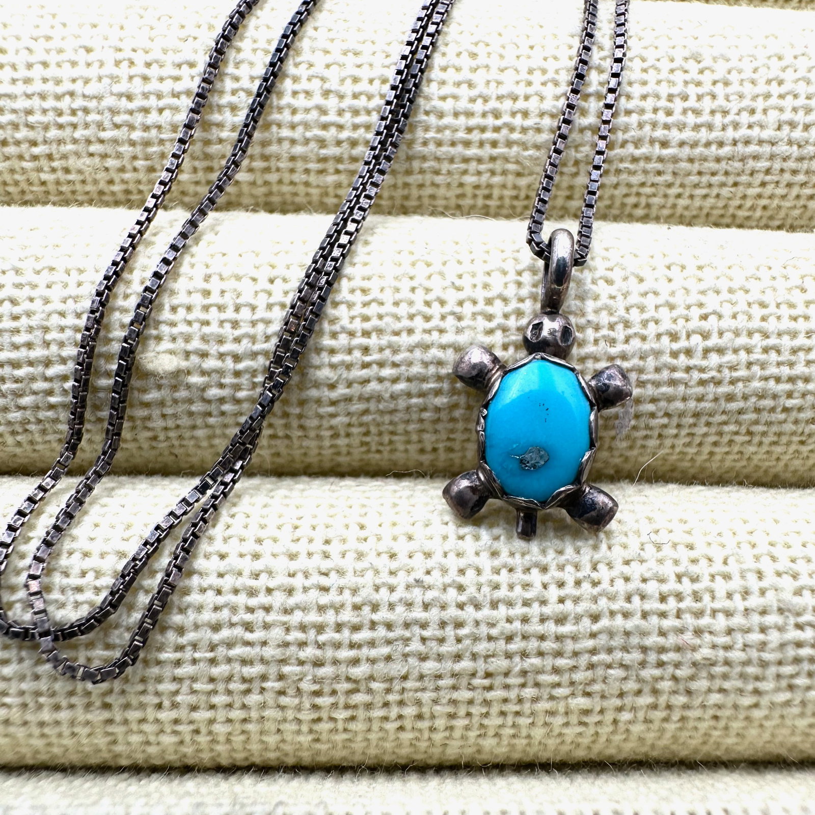 Vintage American Southwest Turquoise Turtle Sterling Silver Pendant Necklace 18 Inch Chain (1 of 2)