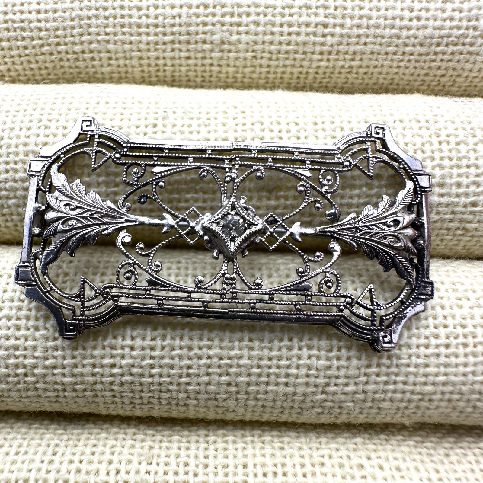 Vintage Sterling Silver Filigree Brooch Pin Clear Paste Stone 1.5 Inch Across: Vintage Sterling Silver Filigree Brooch Pin Clear Paste Stone 1.5 Inch Across