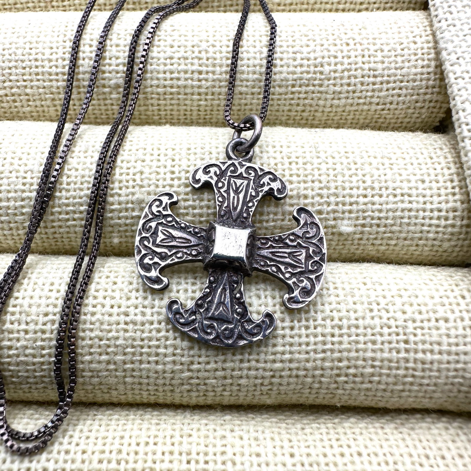 Vintage Sterling Silver Maltese Cross Pendant Necklace 16 Inch Chain (1 of 2)