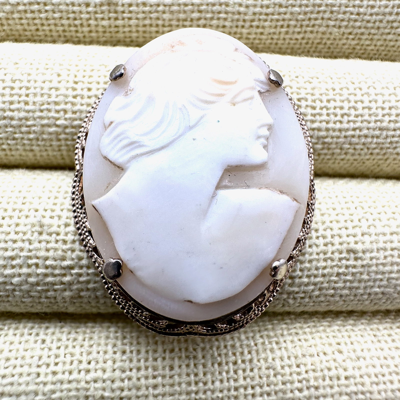 Vintage Gold Plated Carved Shell Cameo Brooch Pin 1.5 Inch (1 of 2)