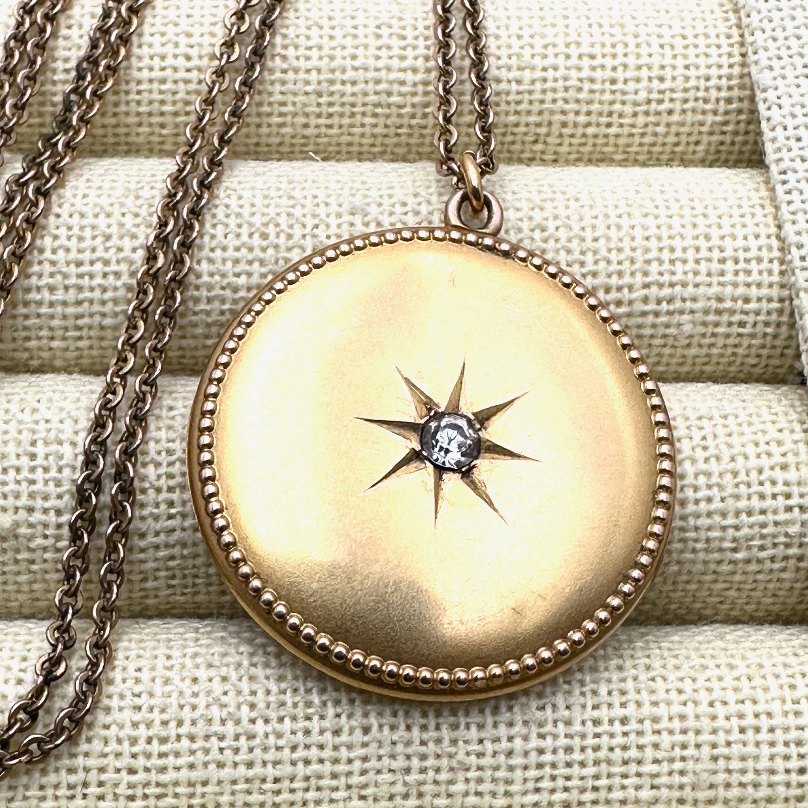 Antique Victorian Gold Filled Round Picture Locket Pendant Necklace 28 Inch chain (1 of 2)
