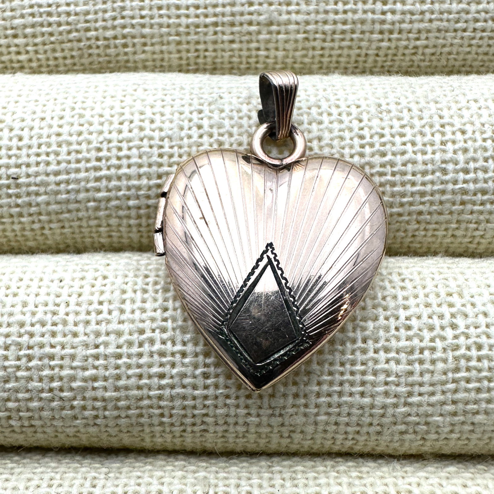 Antique Vintage Gold Filled Heart Picture Locket Pendant 1.25 Inch (1 of 3)
