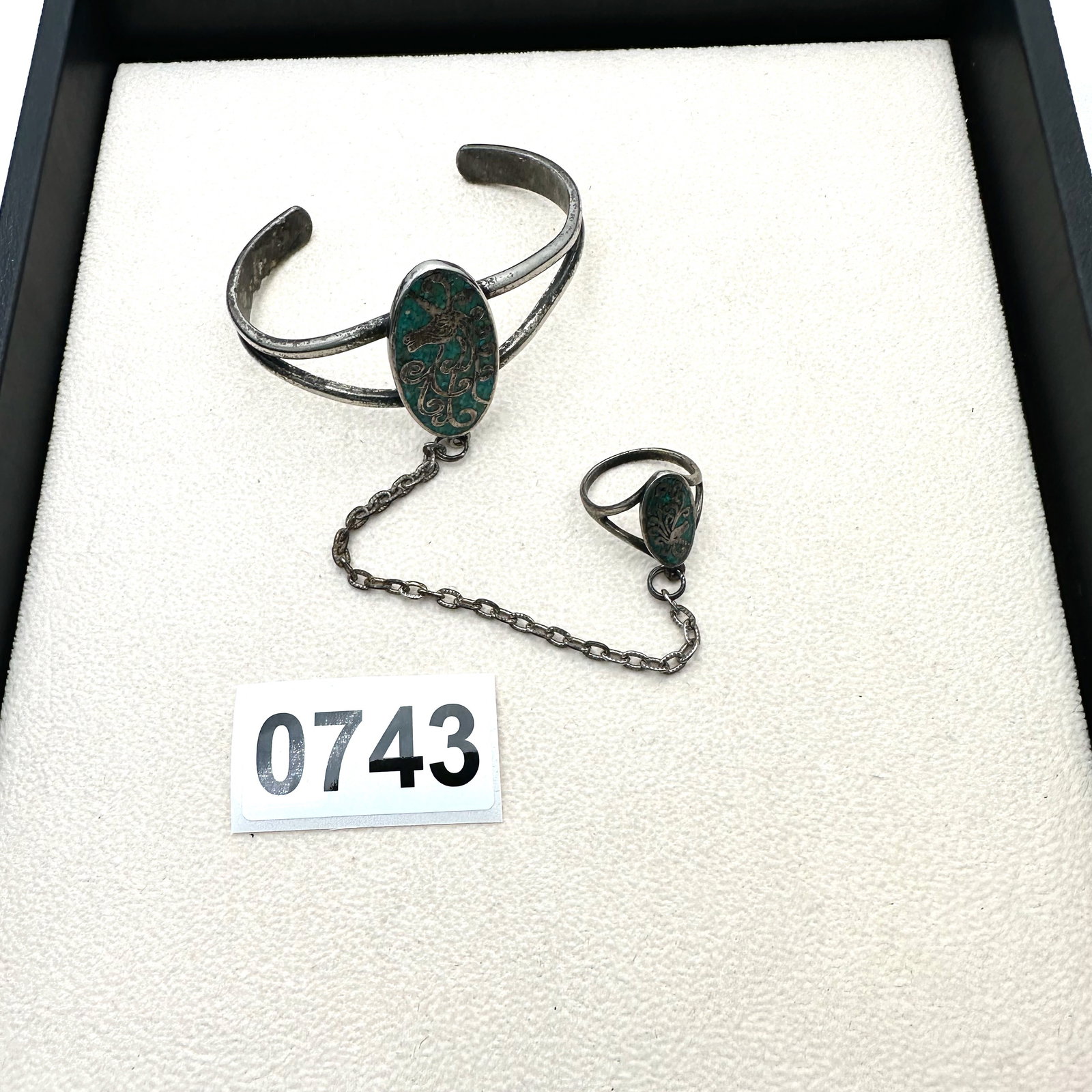 Vintage Inlay Turquoise Sterling Silver Cuff and Ring "Slave Bracelet Ring Set" Ring Size 7 Cuff 7: Vintage Inlay Turquoise Sterling Silver Cuff and Ring "Slave Bracelet Ring Set" Ring Size 7 Cuff 7 Inch Weight 33 Grams