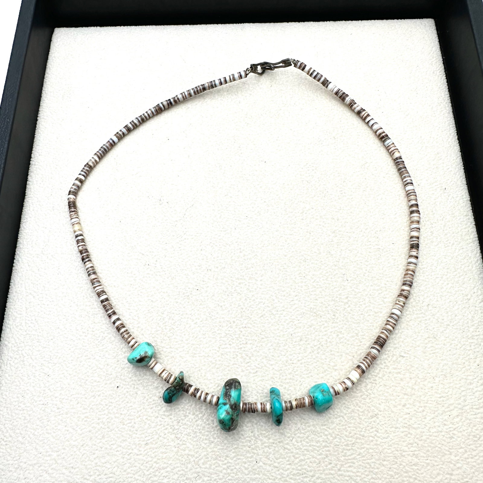 Vintage American Southwest Heishi Shell and Turquoise Bead Choker Necklace 15 Inch (1 of 2)