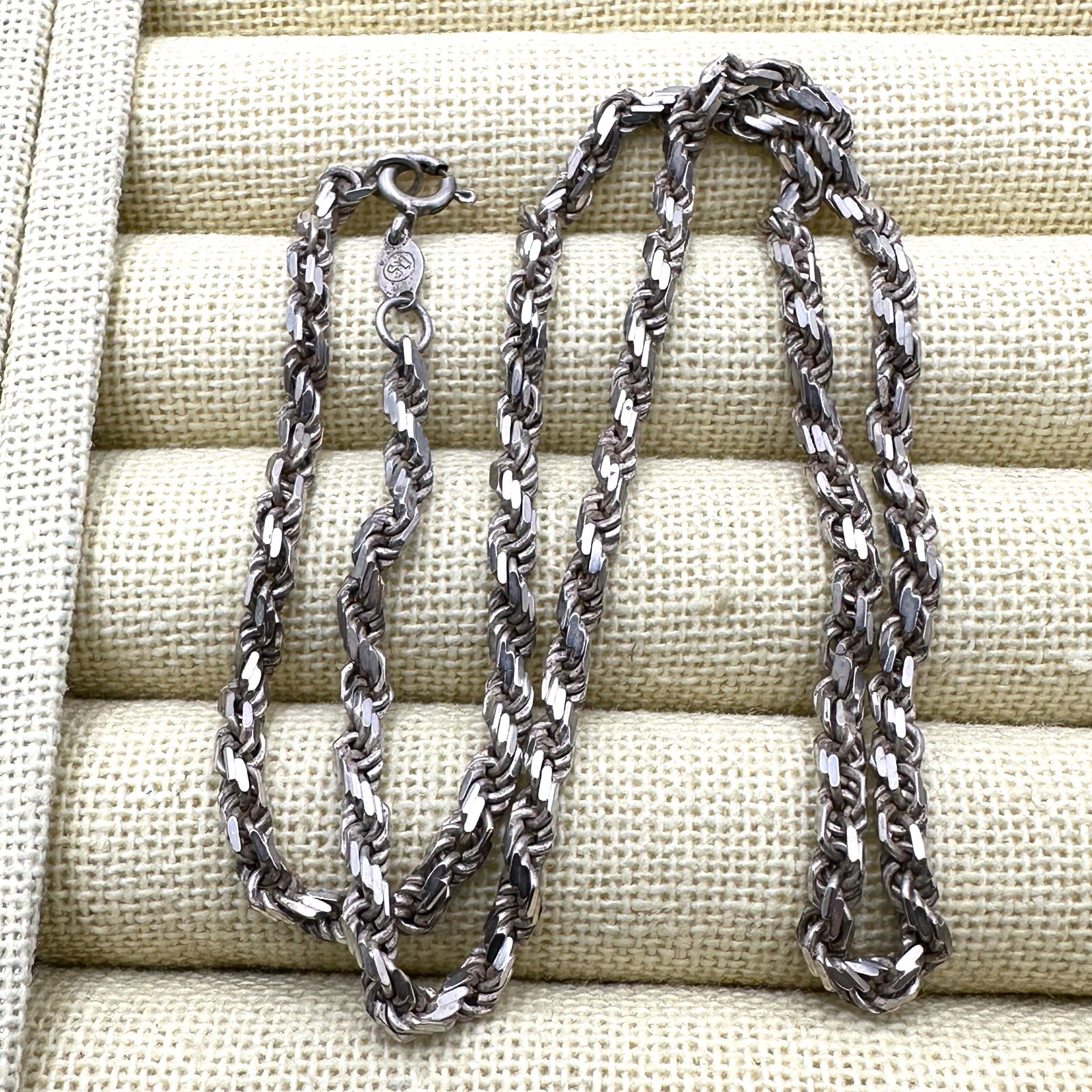Sterling Silver Rope Chain 17 Inch Length Weight 16 Grams: Sterling Silver Rope Chain 17 Inch Length Weight 16 Grams