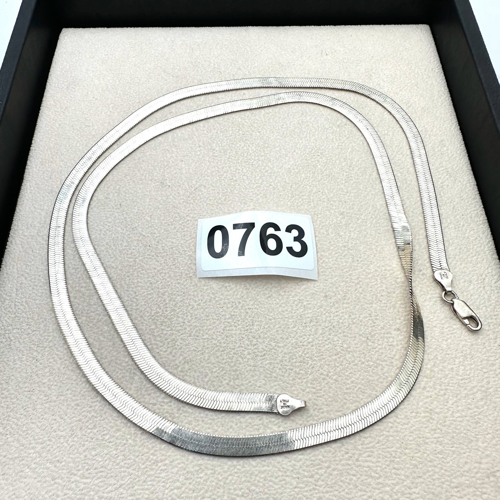 Italy Sterling Silver Wide 30 Inch Length Chain Weight 20 Grams: Italy Sterling Silver Wide 30 Inch Length Chain Weight 20 Grams
