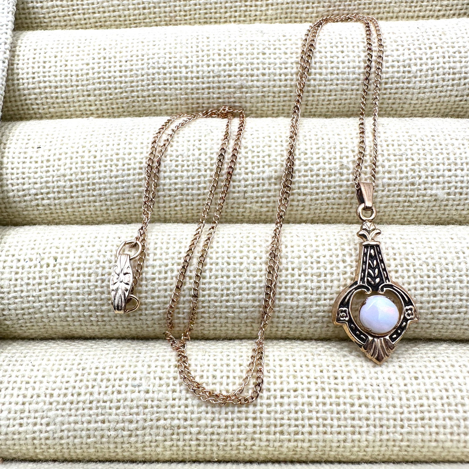 Vintage 12K Gold Filled Opal Pendant Necklace 16 Inch Chain: Vintage 12K Gold Filled Opal Pendant Necklace 16 Inch Chain