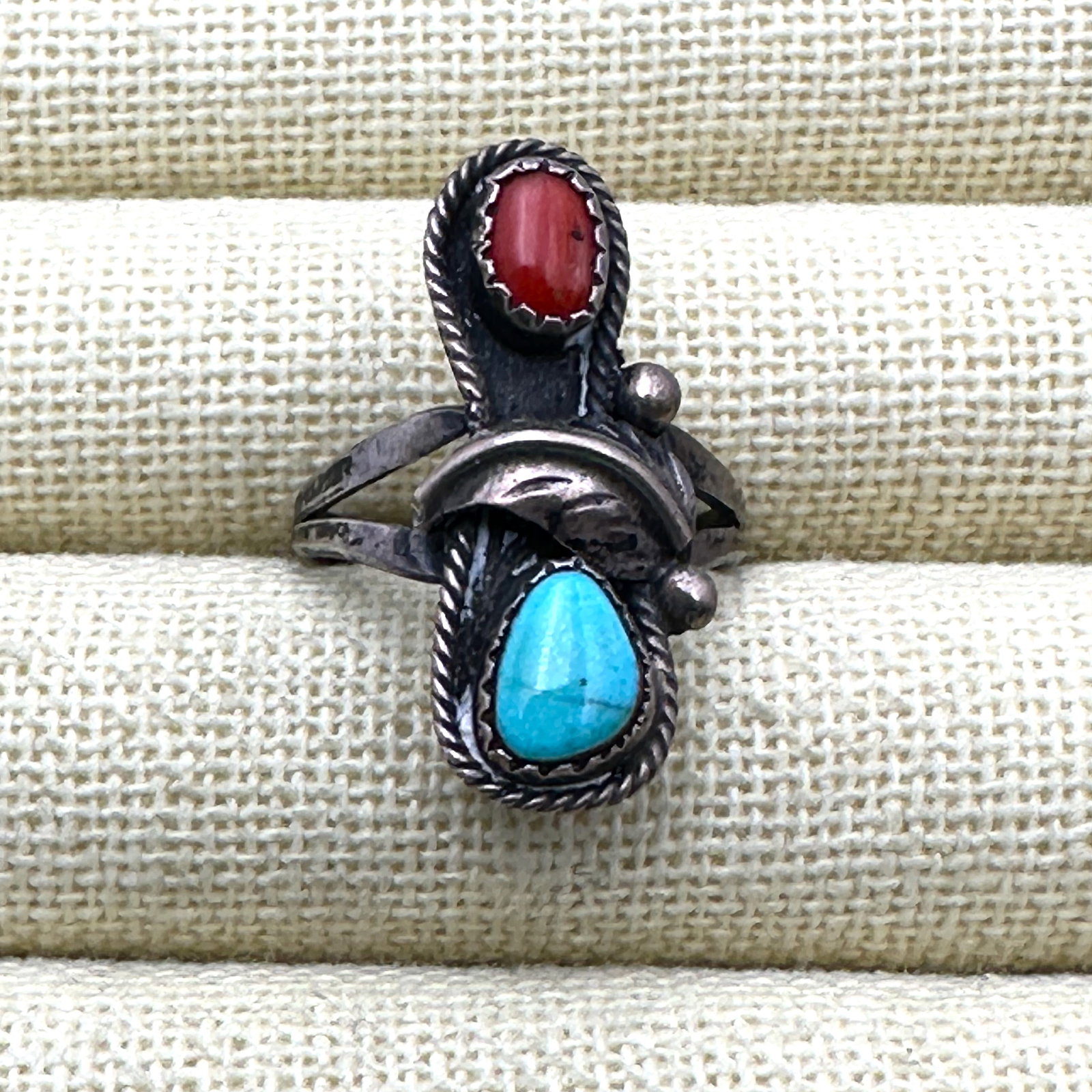 Vintage Native American Red Coral Turquoise Sterling Silver Ring Size 7.5: Vintage Native American Red Coral Turquoise Sterling Silver Ring Size 7.6