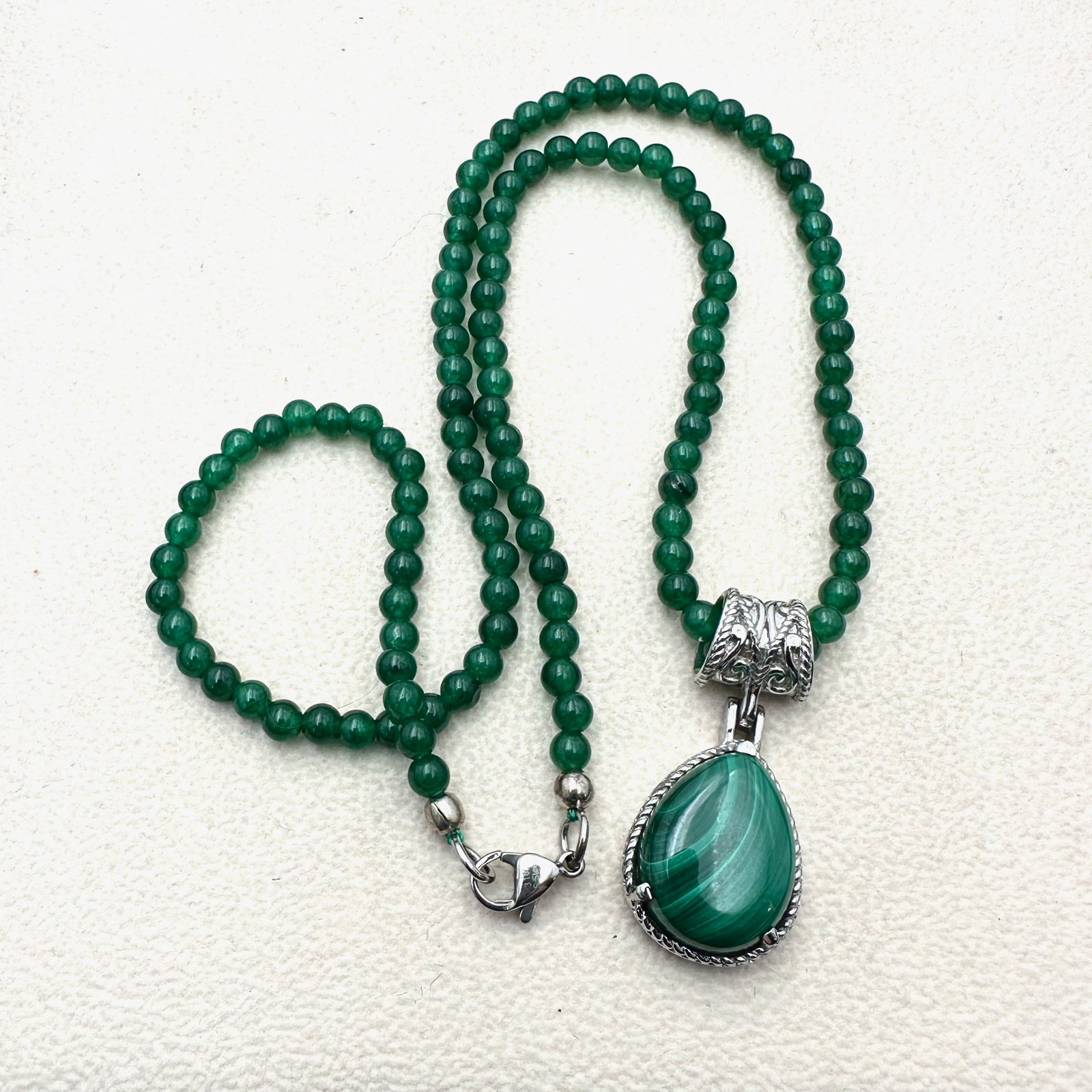 Green Malachite Gemstone Pendant 20 Inch Green Quartzite Bead Silver Plated Necklace (1 of 2)