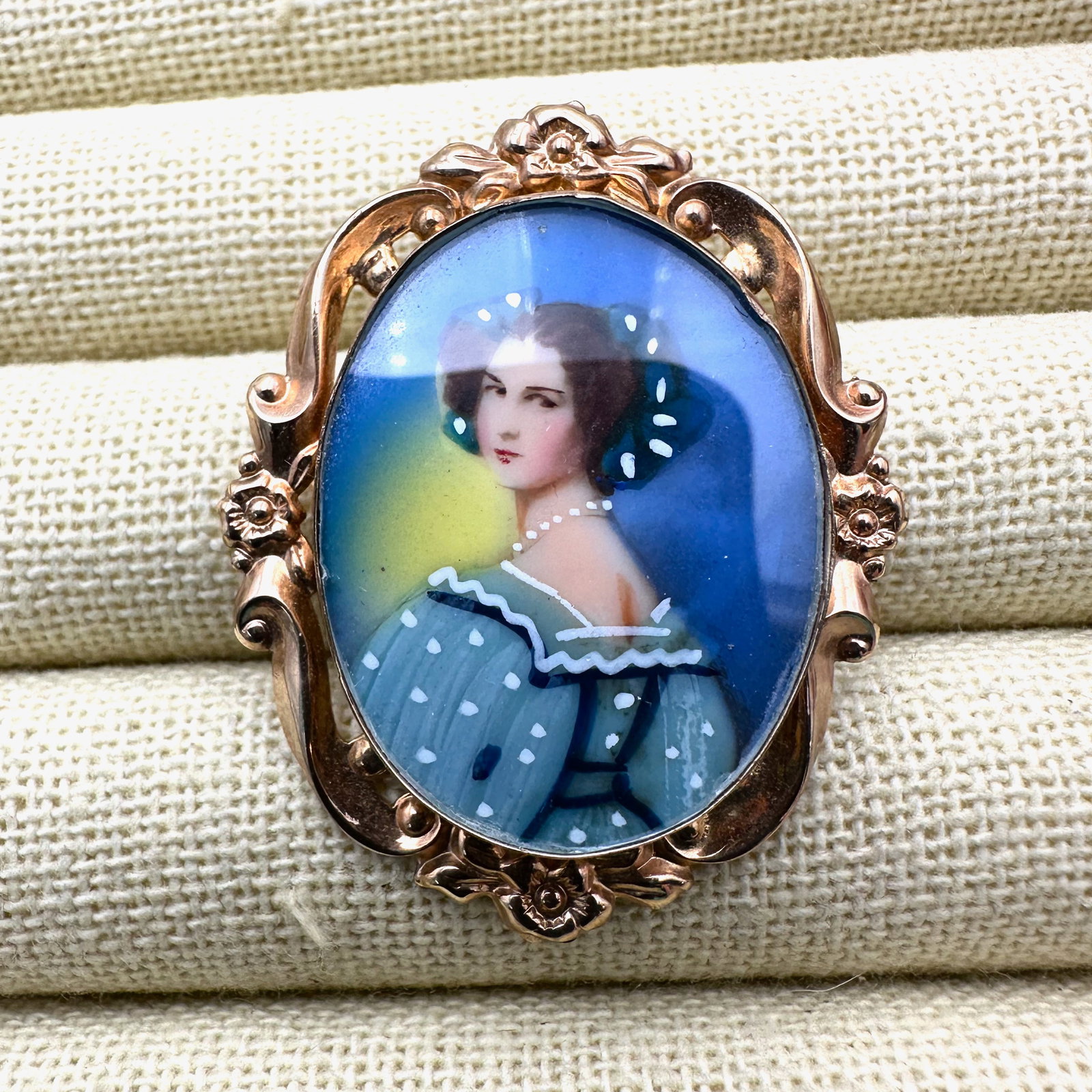 Antique Hand Painted Portrait Under Glass Gold Plated Pendant Brooch Pin 1.75 Inch: Antique Hand Painted Portrait Under Glass Gold Plated Pendant Brooch Pin 1.75 Inch
