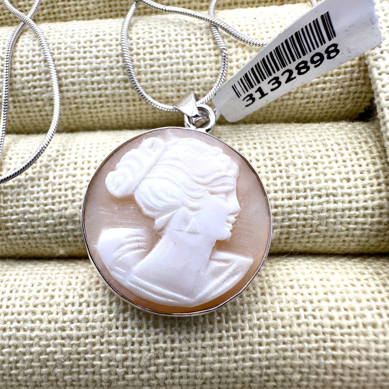 Carved Shell Cameo Sterling Silver Pendant Necklace 16 Inch Chain (1 of 2)