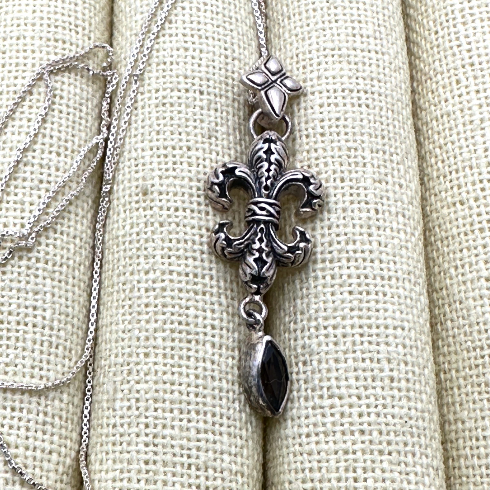 Fleur De Les Design Garnet Sterling Silver Pendant Necklace 20 Inch Chain (1 of 2)
