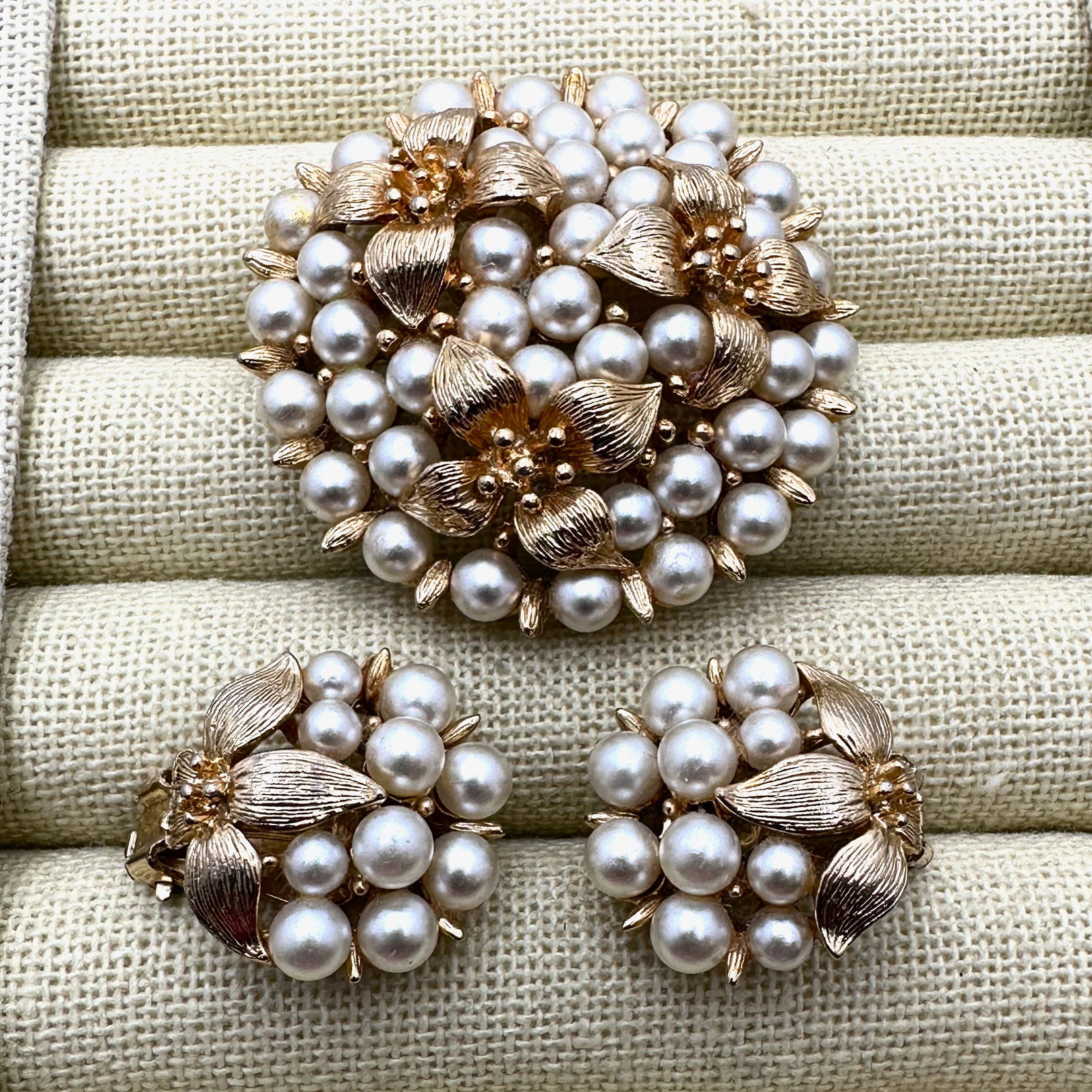 Vintage Lisner Faux Pearl Gold Tone Brooch and Clip Earrings Set (1 of 2)