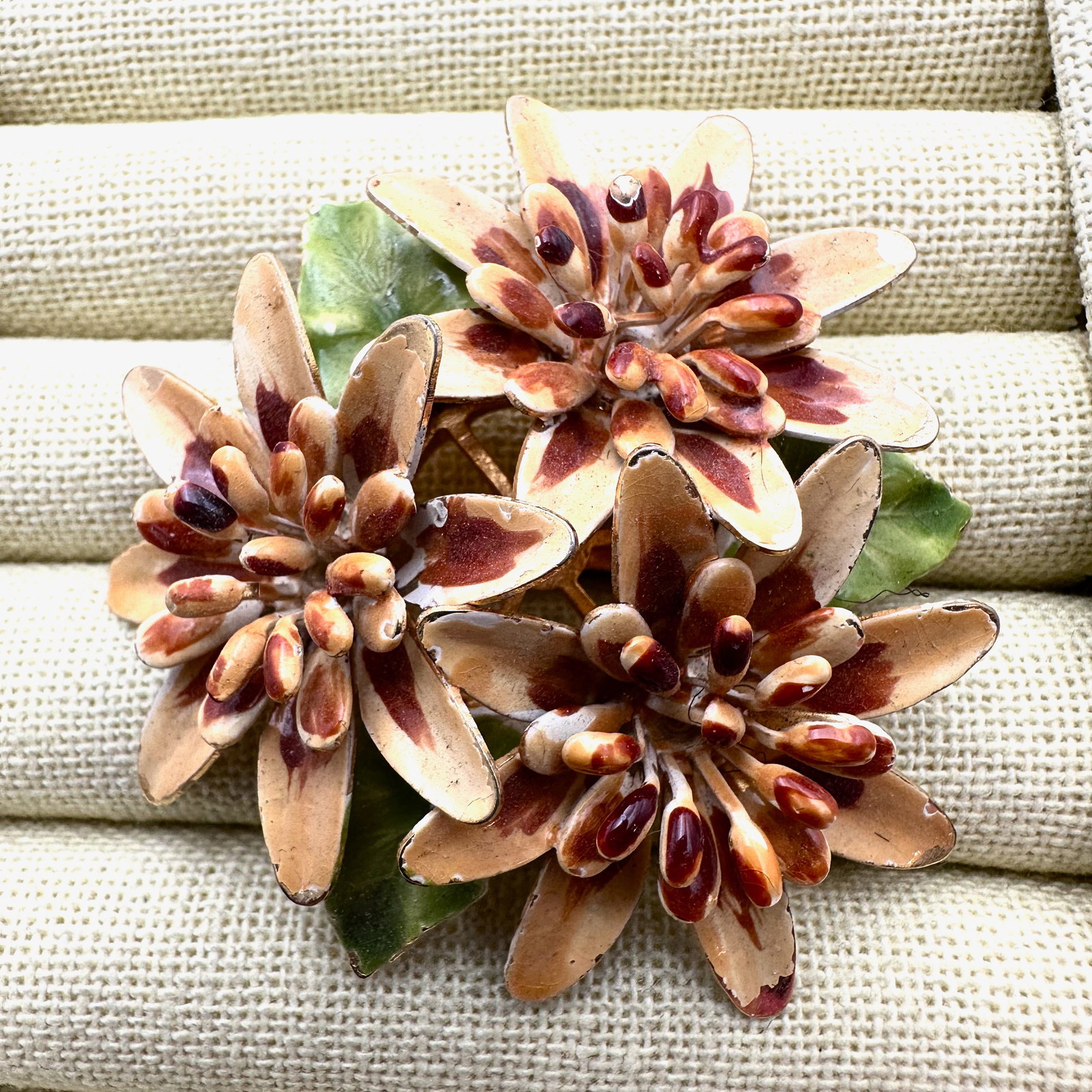 Vintage Retro Mid Century Modern Enamel Flower Gold Tone Brooch Pin 2.5 Inch: Vintage Retro Mid Century Modern Enamel Flower Gold Tone Brooch Pin 2.5 Inch