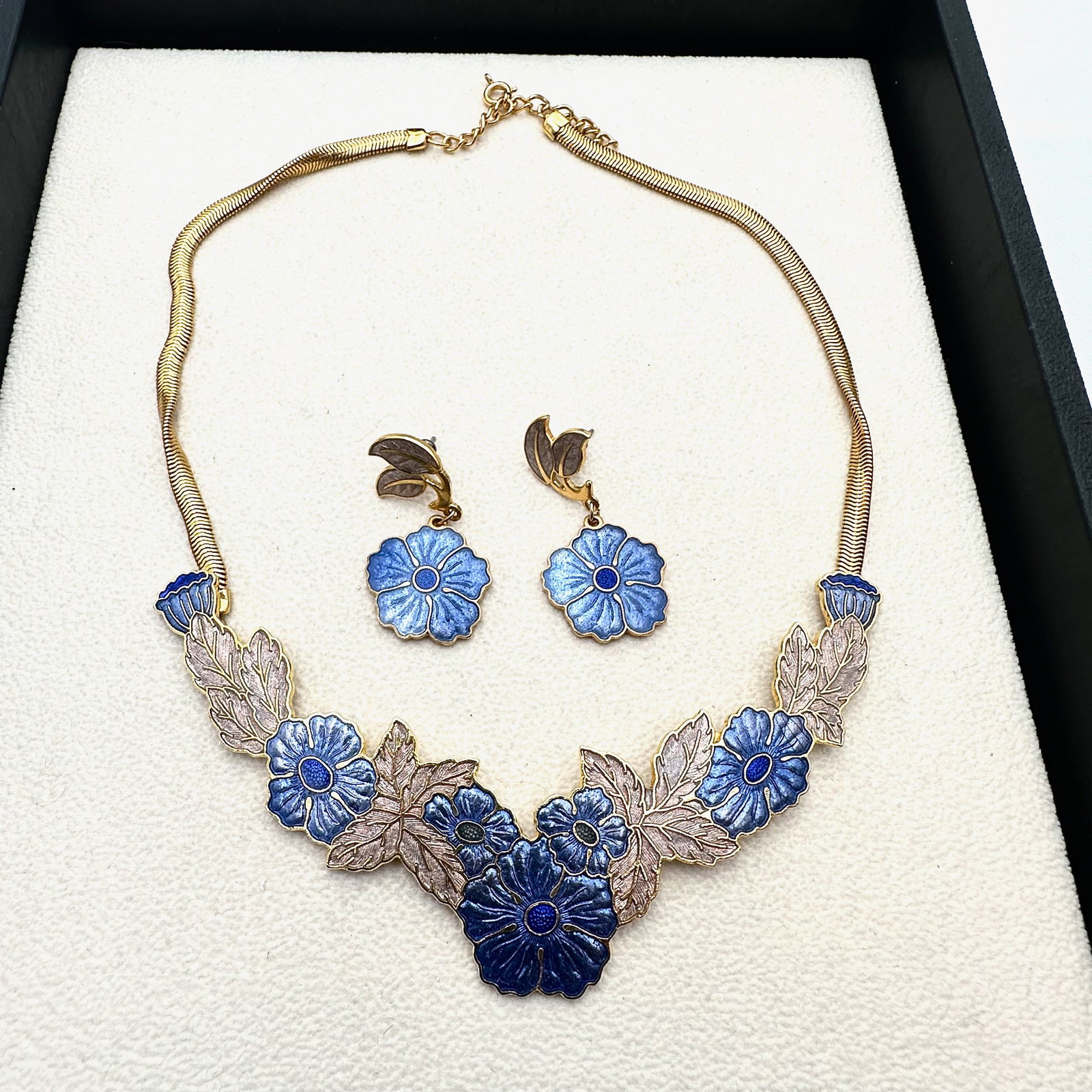 Vintage Blue Enamel Gold Tone 16 Inch Necklace and Pierced Earrings Set: Vintage Blue Enamel Gold Tone 16 Inch Necklace and Pierced Earrings Set