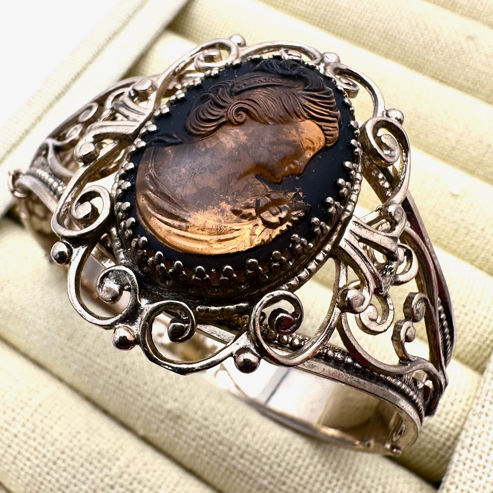 Vintage Whiting and Davis Cameo Portrait Gold Tone Hinged Bangle Bracelet 7 Inch (1 of 2)